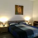 Konukevi Blackboard House Bari