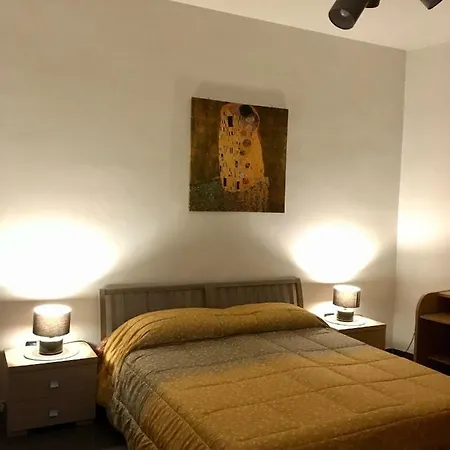 Blackboard House * Bari